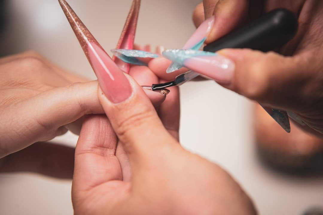 Nail Mắt Mèo Kim Tuyến — Lấp Lánh Sang Chảnh Cho Mọi Dịp