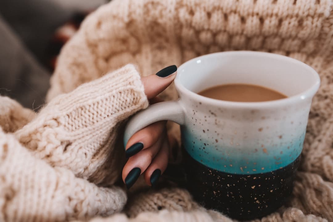 Nail Mắt Mèo Xanh Dương — Tone Lạnh Cuốn Hút Cho Nàng Cá Tính