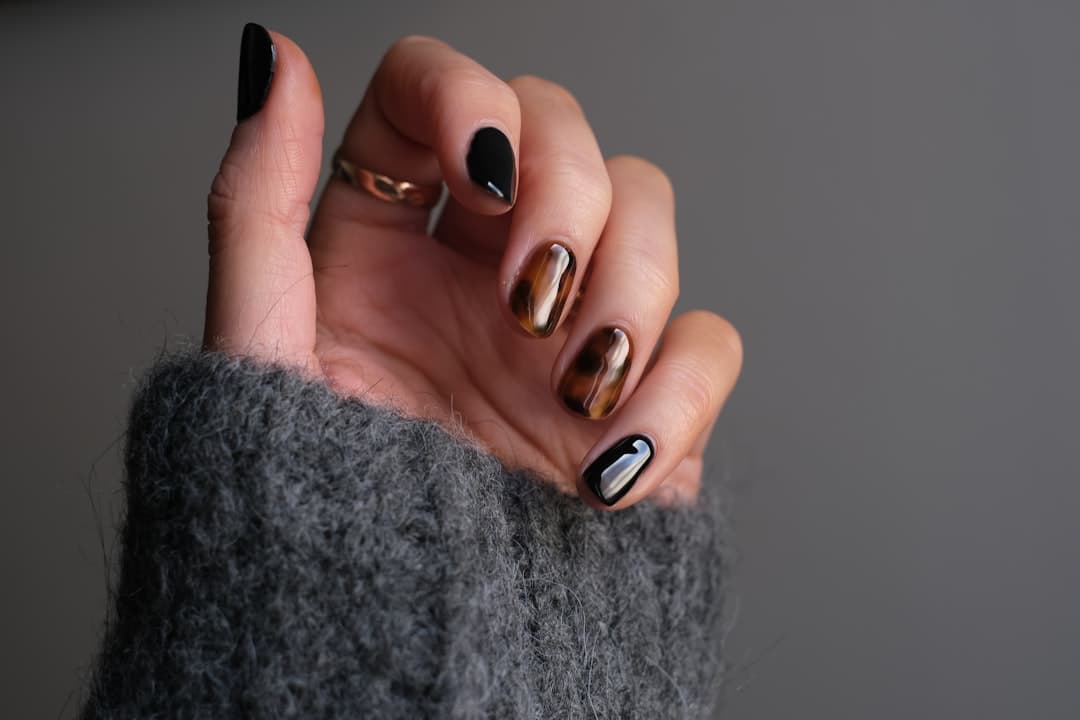 Nail Mắt Mèo Đen — Phong Cách Huyền Bí Không Bao Giờ Lỗi Mốt